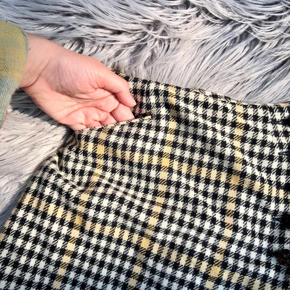 True Vintage Early 1960s Evan-Picone High-Waist Wool Skort with Buttons, Size 8 - Picture 5 of 8